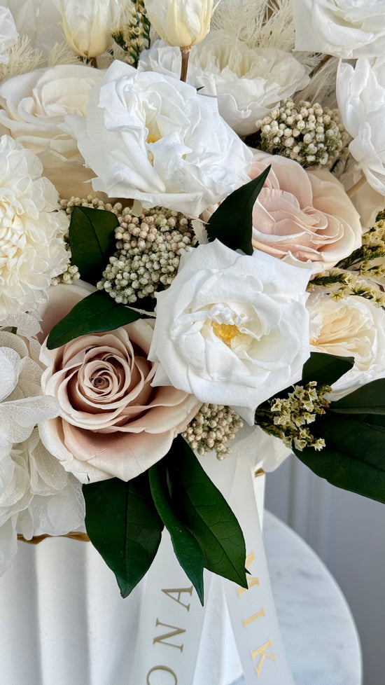 Cloud-like preserved flower centerpiece