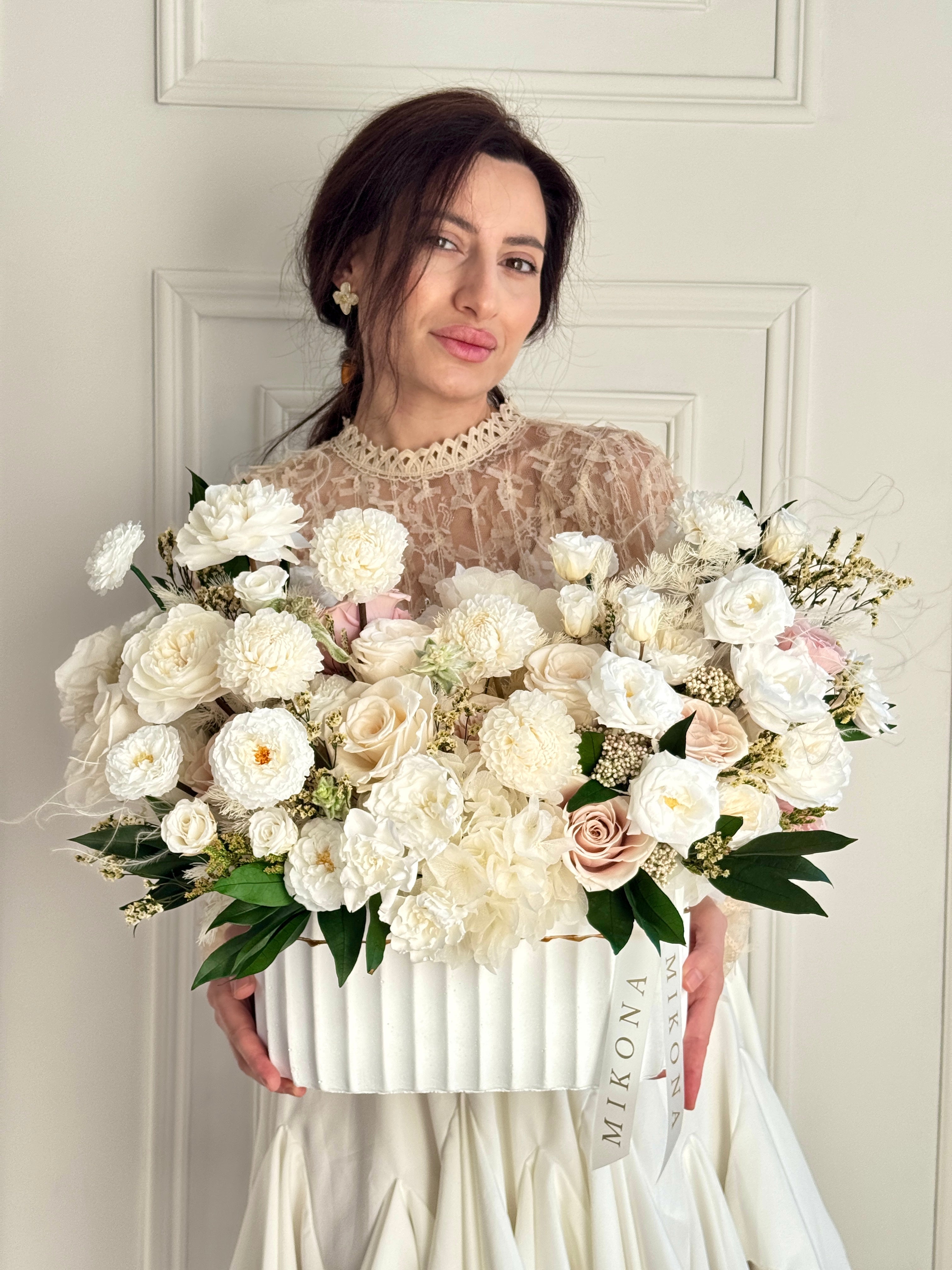 Ivory Bloom Cloud Preserved Arrangement – MIKONA Flowers LLC